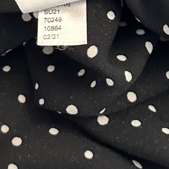 Elastic at the sleeve, short sleeve pull over V-neck blouse - Picture 3 of 4